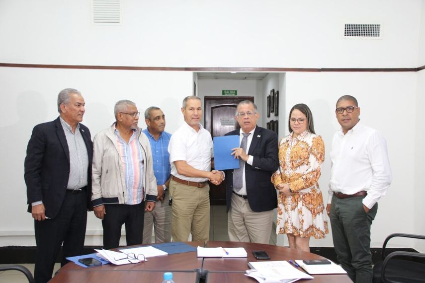 El titular del MIDA, Augusto Valderrama, invitó a los pescadores de Panamá a seguir realizando esta práctica bajo las regulaciones establecidas. El titular del MIDA, Augusto Valderrama, invitó a los pescadores de Panamá a seguir realizando esta práctica bajo las regulaciones establecidas.