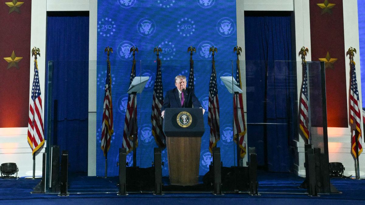 El presidente Donald Trump elogió este sábado a Estados Unidos como la máxima culminación de la historia humana durante un discurso por los 250 años del país, al tiempo que aprovechó el evento para renovar sus ataques contra sus opositores, a quienes calificó de comunistas. El presidente Donald Trump elogió este sábado a Estados Unidos como la máxima culminación de la historia humana durante un discurso por los 250 años del país, al tiempo que aprovechó el evento para renovar sus ataques contra sus opositores, a quienes calificó de comunistas.
