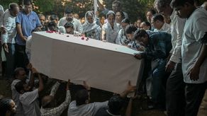 Continúa en India la identificación de las víctimas del accidente aéreo