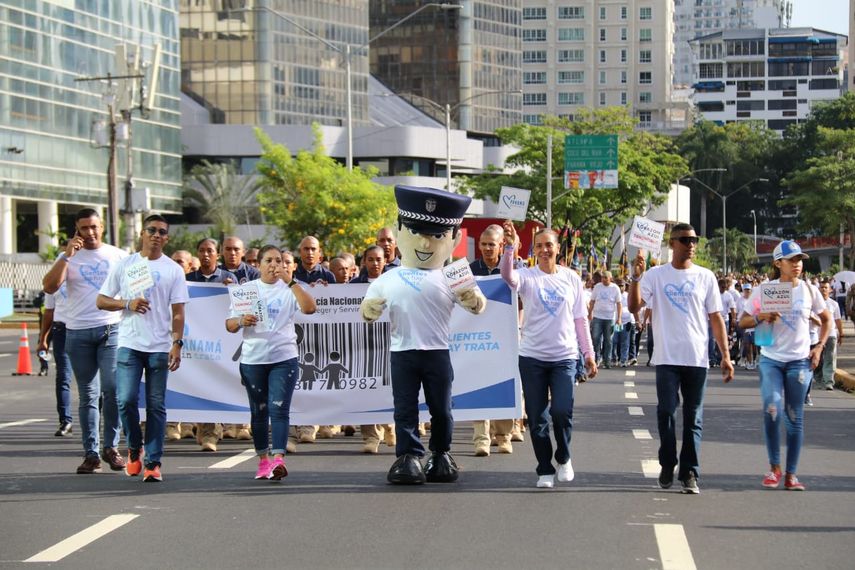 Autoridades participan en caminata contra trata de personas