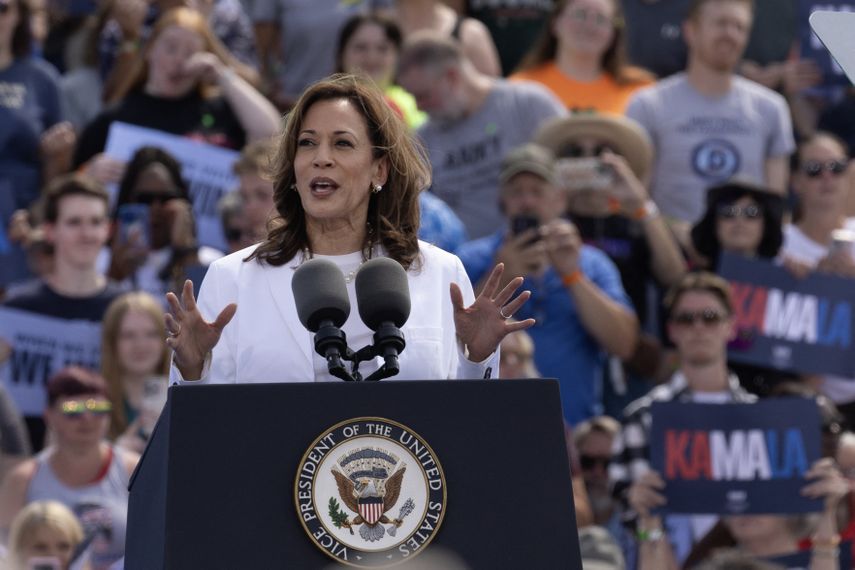 Biden y Kamala Harris muestran sus temores por la amenaza de Trump para la democracia