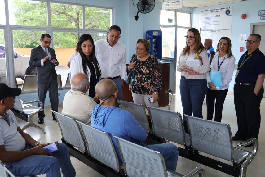 Autoridades del Minsa conversaron con los pacientes.