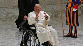 Papa Francisco habla de la curación al faltar a su séptima oración del Ángelus