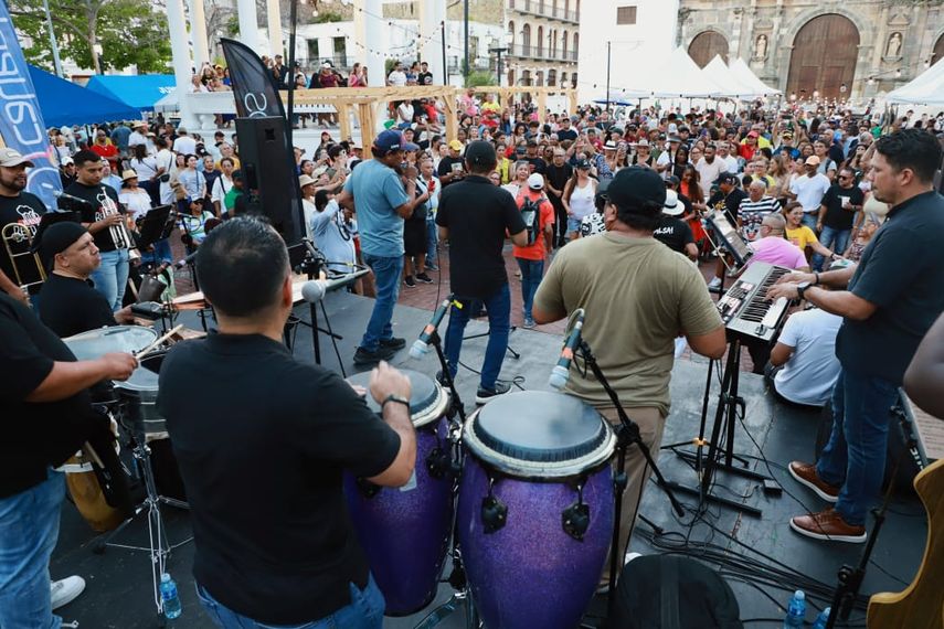 Múltiples actividades se desarrollaron en el Casco Antiguo. Múltiples actividades se desarrollaron en el Casco Antiguo.
