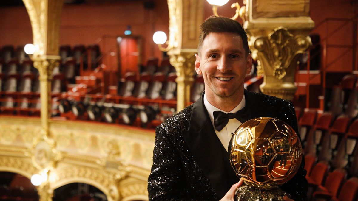 Este premio es por lo que hicimos en la Copa América y por ello doy las gracias a mis compañeros de la selección, admitió Lionel Messi en su discurso.&nbsp; Foto/@PSG_inside