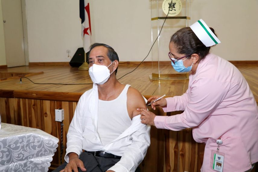 El MINSA detall&oacute; que en la regi&oacute;n de salud de Panam&aacute; Metro se han aplicado 203,687 dosis; 101,494 en Panam&aacute; Oeste y 97,048 en Chiriqu&iacute;.