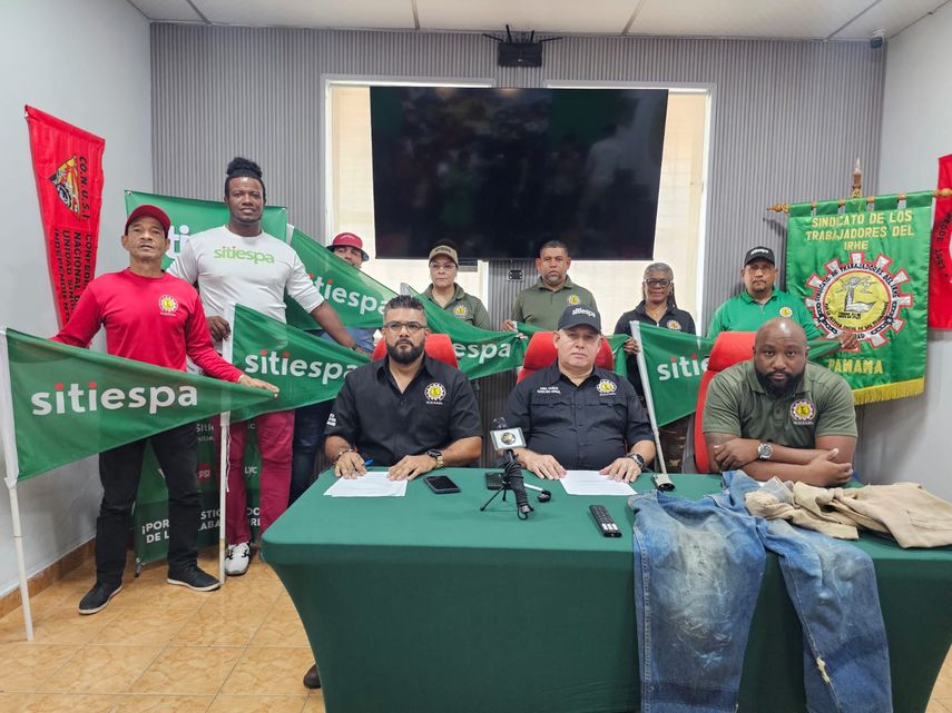 Trabajadores piden mejorar las condiciones laborales en medio del diálogo por una Convención Colectiva.