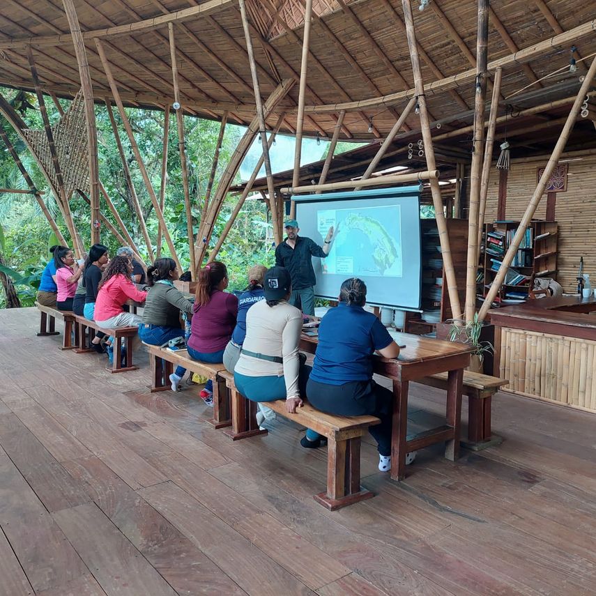 Las mujeres han tomado un rol protagónico en el Proyecto Jaguares Panamá GEF-7 “Conservación de felinos y especies de presas a través de alianzas público-privadas y gestión de conflictos entre humanos y jaguares en Panamá”. Las mujeres han tomado un rol protagónico en el Proyecto Jaguares Panamá GEF-7 “Conservación de felinos y especies de presas a través de alianzas público-privadas y gestión de conflictos entre humanos y jaguares en Panamá”. 