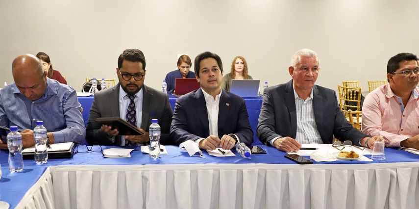 La factura electrónica alcanzó aproximadamente 45 mil usuarios. De ese total, 9 mil corresponden a los proveedores autorizados calificados (PAC). La factura electrónica alcanzó aproximadamente 45 mil usuarios. De ese total, 9 mil corresponden a los proveedores autorizados calificados (PAC).