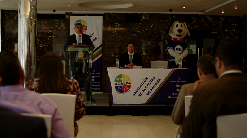 Caja de Ahorros y Asociación de Alcaldes lanzan novedosa herramienta para cobros municipales