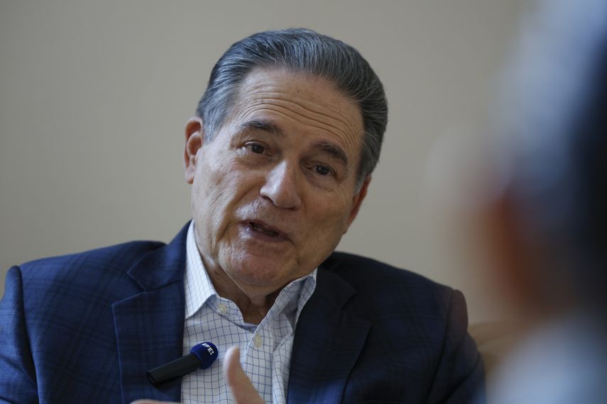 Hay tratados que impiden a EEUU recuperar unilateralmente el Canal de Panamá, afirma Royo