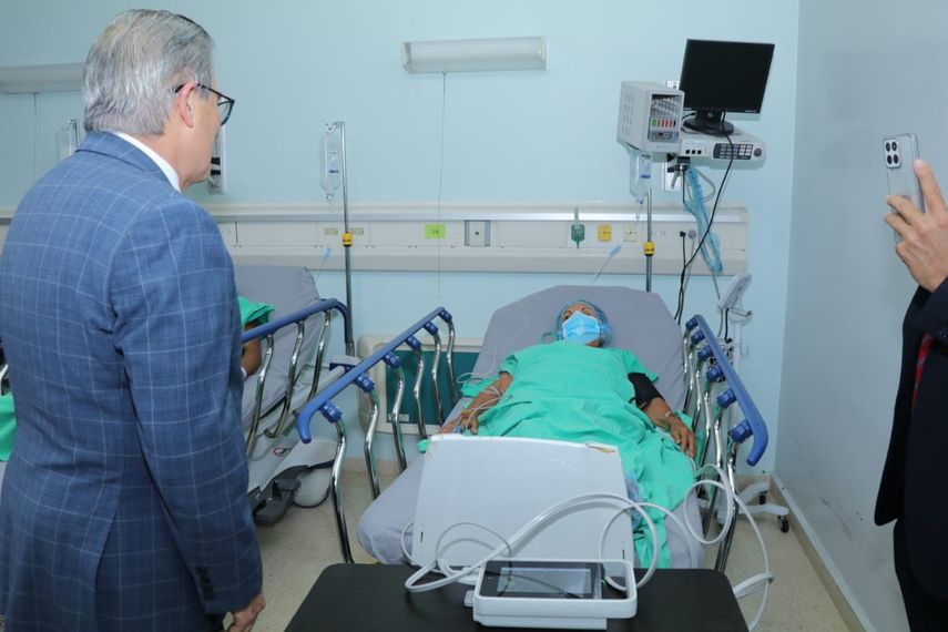 Para reducir la mora quirúrgica en la especialidad de Oftalmología, el Ministerio de Salud (Minsa) y el Hospital Santo Tomás iniciaron una jornada de cirugías de cataratas, beneficiando a más de 50 pacientes. Para reducir la mora quirúrgica en la especialidad de Oftalmología, el Ministerio de Salud (Minsa) y el Hospital Santo Tomás iniciaron una jornada de cirugías de cataratas, beneficiando a más de 50 pacientes.