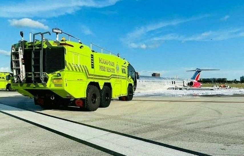 Investigadores se dirigen a Miami este miércoles después de que un avión se incendiara en la víspera a su llegada al aeropuerto de la ciudad de Estados Unidos por un problema con un tren de aterrizaje.