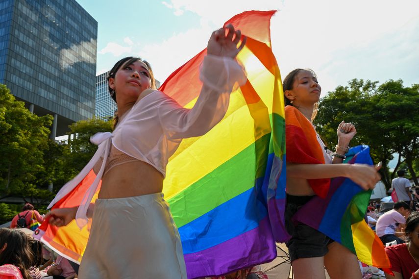 Singapur revoca ley contra la homosexualidad