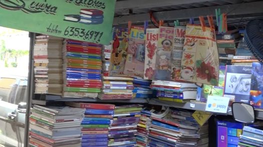 Las familias en Chiriquí han optado por conseguir libros escolares usados para la educación de sus hijos.