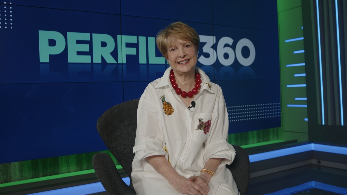 La chef panameña Cuquita Arias de Calvo reafirmó su visión sobre la gastronomía como espacio de encuentro, creatividad y superación personal durante una conversación en el programa Perfiles 360 de ECOTV, donde repasó su trayectoria de más de cinco décadas promoviendo la cocina panameña dentro y fuera del país. La chef panameña Cuquita Arias de Calvo reafirmó su visión sobre la gastronomía como espacio de encuentro, creatividad y superación personal durante una conversación en el programa Perfiles 360 de ECOTV, donde repasó su trayectoria de más de cinco décadas promoviendo la cocina panameña dentro y fuera del país.