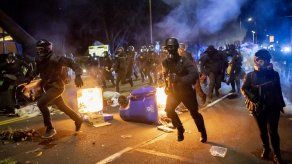 Más tensión y detenidos en Minneapolis por joven negro muerto a manos de la policía