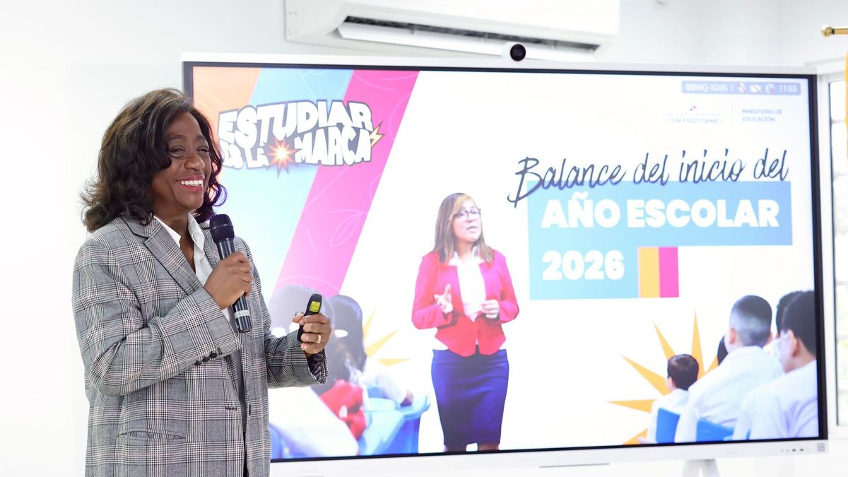 Más de 950 mil estudiantes de los centros educativos oficiales y particulares iniciaron el año escolar 2026 en las 16 regiones educativas del país, acompañados por alrededor de 52,757 docentes, reveló este viernes el Ministerio de Educación (Meduca). Más de 950 mil estudiantes de los centros educativos oficiales y particulares iniciaron el año escolar 2026 en las 16 regiones educativas del país, acompañados por alrededor de 52,757 docentes, reveló este viernes el Ministerio de Educación (Meduca).