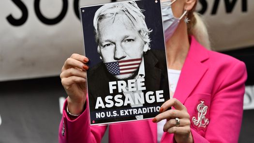EEUU pone en duda riesgo de suicidio de Assange para obtener su extradición