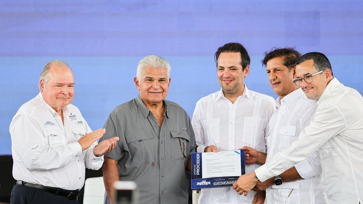 Mulino entrega orden de proceder para la rehabilitación de la vía Panamericana Oeste Mulino entrega orden de proceder para la rehabilitación de la vía Panamericana Oeste