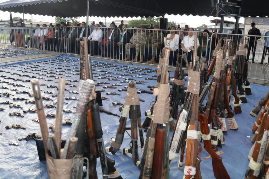 Policía Nacional destruye más de mil armas de fuego