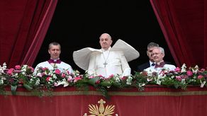 Papa Francisco pide no ceder a la lógica de las armas en su mensaje de Pascua