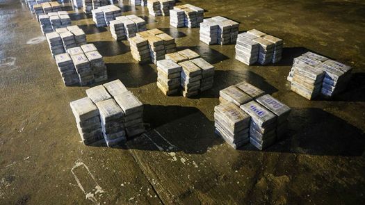 La Policía de Panamá detuvo a 26 trabajadores portuarios presuntamente vinculados con una red de tráfico de cocaína hacia Europa y Oceanía, según informó este jueves la Policía de Australia en un comunicado conjunto con autoridades del país centroamericano. La Policía de Panamá detuvo a 26 trabajadores portuarios presuntamente vinculados con una red de tráfico de cocaína hacia Europa y Oceanía, según informó este jueves la Policía de Australia en un comunicado conjunto con autoridades del país centroamericano.