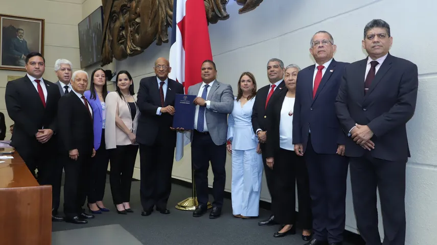 Tal y como pas&oacute; con el contrato minero, Nito Cortizo sancion&oacute; la moci&oacute;n solo horas despu&eacute;s de que los diputados de la Asamblea Nacional la aprobaran en tercer debate.&nbsp;