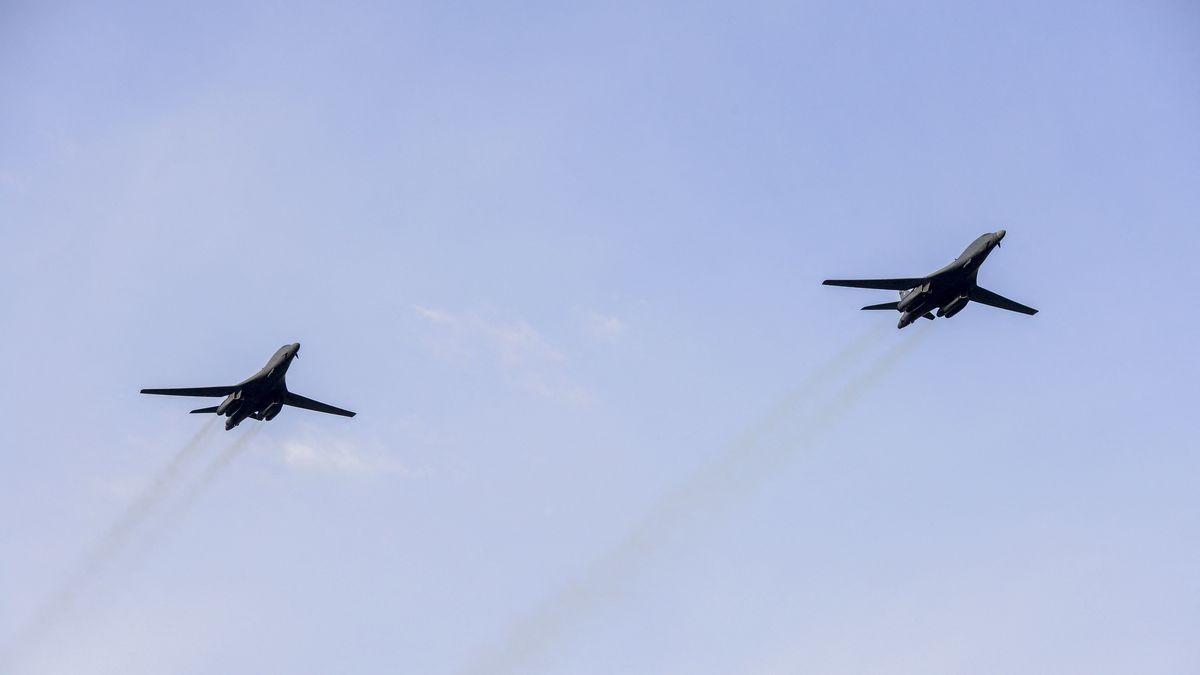Bombarderos estadounidenses B-1B sobrevuelan costa de Venezuela Bombarderos estadounidenses B-1B sobrevuelan costa de Venezuela