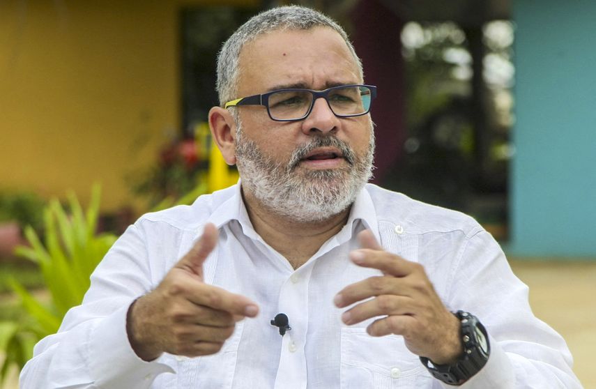 El expresidente salvadoreño Mauricio Funes (2009-2014), radicado en Nicaragua, fue condenado este lunes en ausencia a 14 años de prisión en El Salvador por haber facilitado una tregua con pandillas durante su mandato, informó la Fiscalía. 