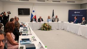 Ifarhu e Incae firman convenio para garantizar una educación transformadora