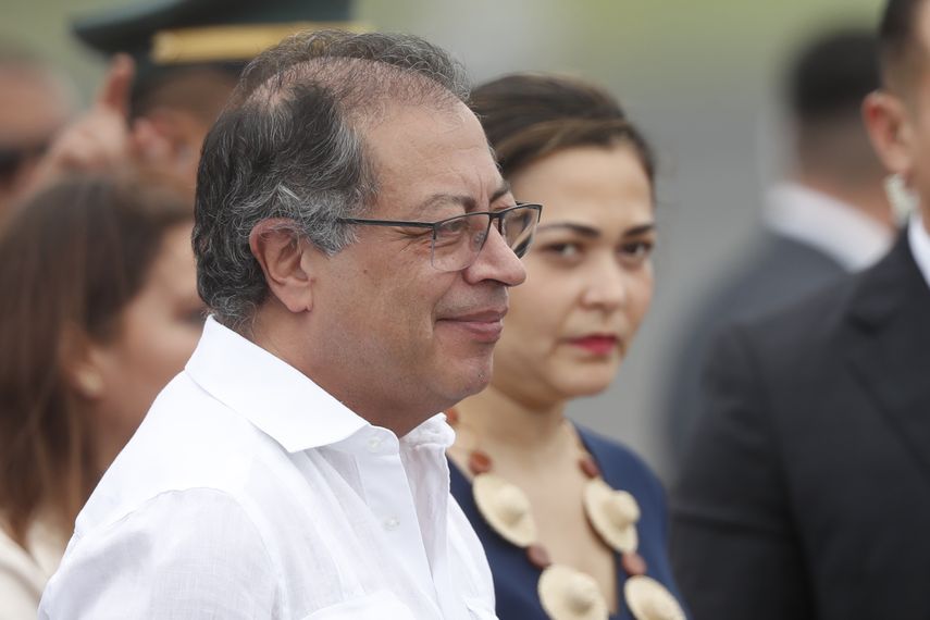 Gustavo Petro llega a Panamá para asistir a investidura y reunirse con Mulino