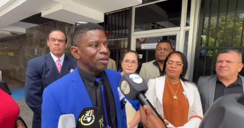 Presentan en la Asamblea propuesta ciudadana que promueve la revocatoria de mandato presidencial