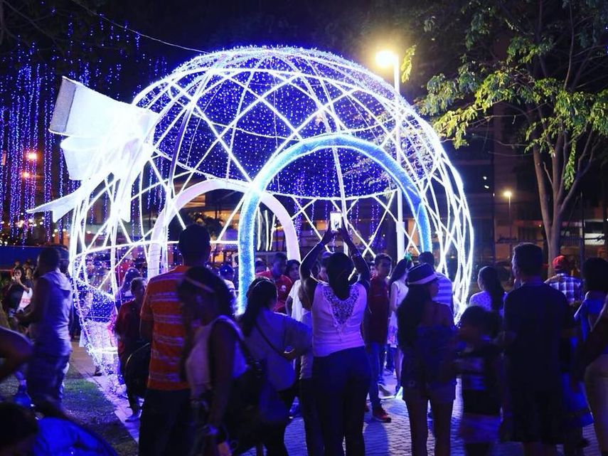 Fábrega advierte de irregularidades en alumbrado navideño.