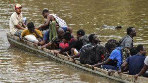 700 migrantes retoman su travesía a través de la selva de Panamá