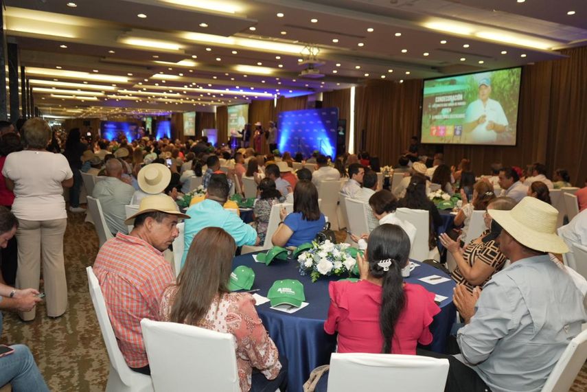 En celebración de su 120 aniversario, el Banco Nacional de Panamá (Banconal) reafirmó su compromiso con el sector agropecuario mediante un crecimiento financiero sostenido y un continuo respaldo a los productores nacionales. En celebración de su 120 aniversario, el Banco Nacional de Panamá (Banconal) reafirmó su compromiso con el sector agropecuario mediante un crecimiento financiero sostenido y un continuo respaldo a los productores nacionales.