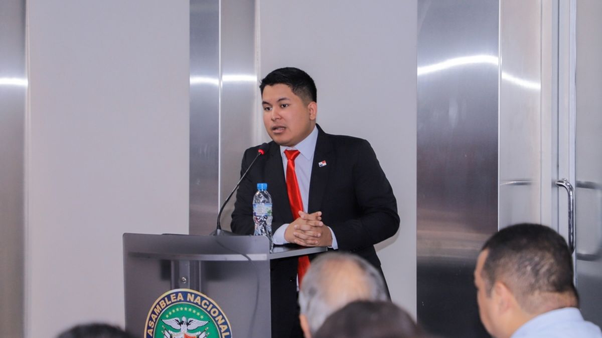 El diputado Neftalí Zamora intervino en la comisión d ela Asamblea Nacional. El diputado Neftalí Zamora intervino en la comisión d ela Asamblea Nacional.