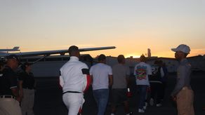 Un total de 35 ciudadanos de nacionalidad nicaragüense abandonaron este martes Panamá, tras procesos de deportación y expulsión ejecutados por inspectores y supervisores migratorios desde el Aeropuerto Internacional Marcos A. Gelabert.