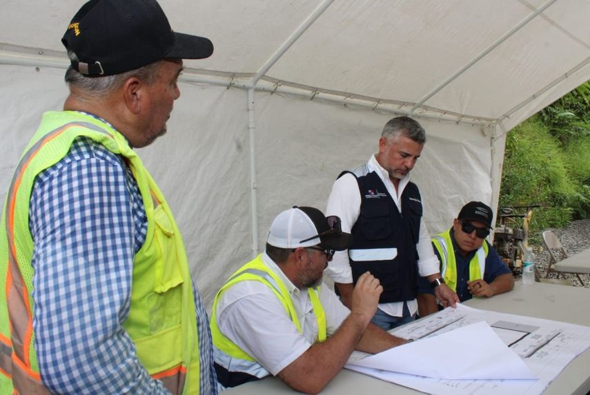 El titular del MOP, Rafael Sabonge adelantó que buscan utilizar el centro dela vía del centro dela vía Centenario, que sería una cuneta y esta pasaría a ser un drenaje subterráneo y ampliar la calzada en los extremos. | Foto: MOP El titular del MOP, Rafael Sabonge adelantó que buscan utilizar el centro dela vía del centro dela vía Centenario, que sería una cuneta y esta pasaría a ser un drenaje subterráneo y ampliar la calzada en los extremos. | Foto: MOP