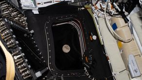 Los astronautas de la misión Artemis II iniciaron el lunes la fase final de su aproximación a la Luna, al alcanzar el punto de inflexión donde la gravedad lunar ejerce una atracción mayor sobre la nave que la gravedad de la Tierra.