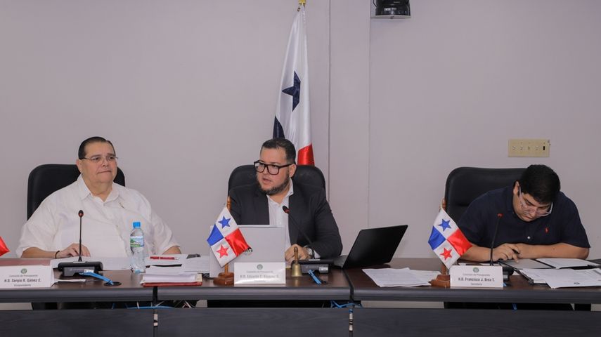 Diputados de la Comisión de Presupuesto.