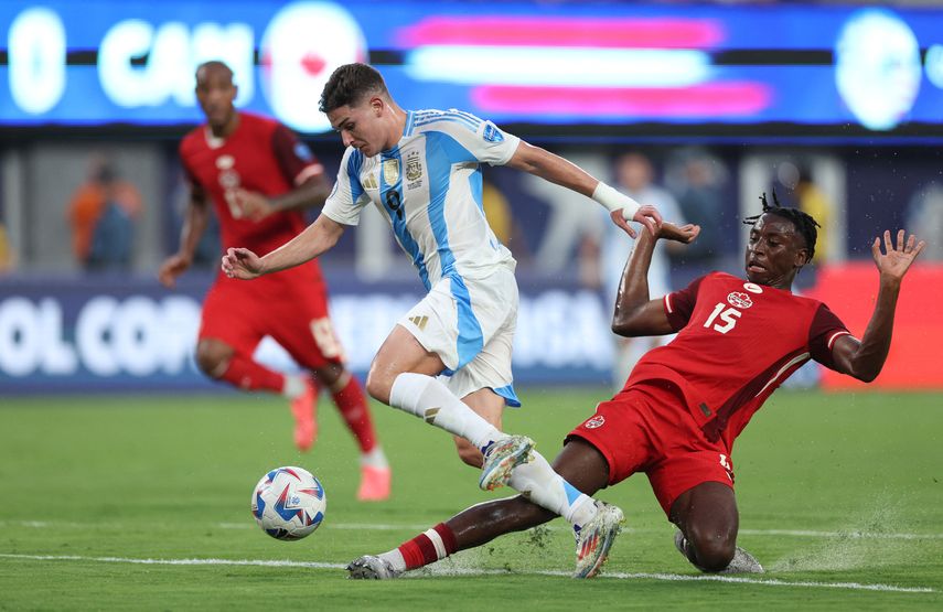 La selección de Argentina venció 2 goles por 2 a Canadá en la semifinal de la Copa América 2024. La selección de Argentina venció 2 goles por 2 a Canadá en la semifinal de la Copa América 2024.