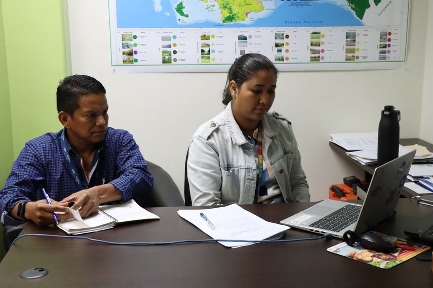 En esta reunión virtual participaron por parte del MiAmbiente, Vaneska Bethancourt, directora encargada de la dirección de Forestal y Arcenio González, técnico de la Dirección Forestal. En esta reunión virtual participaron por parte del MiAmbiente, Vaneska Bethancourt, directora encargada de la dirección de Forestal y Arcenio González, técnico de la Dirección Forestal.