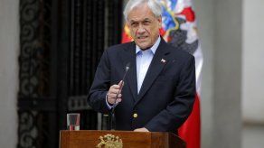 Piñera pide a sus ministros poner sus cargos a disposición