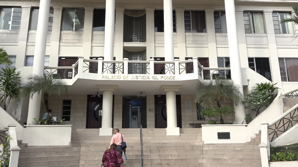 El expresidente panameño Ricardo Martinelli, asilado en Colombia, y otra veintena de personas son juzgados desde este lunes en Panamá por presunto lavado de dinero de los sobornos de la constructora brasileña Odebrecht. El expresidente panameño Ricardo Martinelli, asilado en Colombia, y otra veintena de personas son juzgados desde este lunes en Panamá por presunto lavado de dinero de los sobornos de la constructora brasileña Odebrecht.