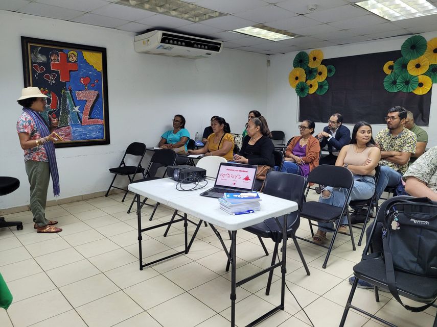 El Banco Nacional de Panamá, con el acompañamiento del Ministerio de Cultura (MiCultura), se han organizado hasta la fecha en ocho provincias jornadas de formación en propiedad intelectual a grupos de artesanos. El Banco Nacional de Panamá, con el acompañamiento del Ministerio de Cultura (MiCultura), se han organizado hasta la fecha en ocho provincias jornadas de formación en propiedad intelectual a grupos de artesanos.