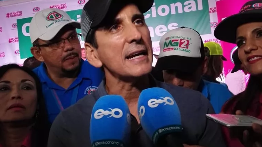 Cambio Democrático: 15 diputados piden expulsión de Roux