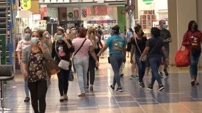 Se reactivan comercios al por menor de forma presencial
