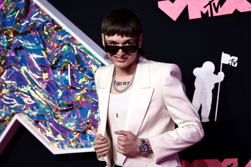 Peso Pluma se convirtió en 2023 en el primer mexicano en posicionar una decena de canciones entre las 100 más populares de EEUU, según la revista Billboard. Peso Pluma se convirtió en 2023 en el primer mexicano en posicionar una decena de canciones entre las 100 más populares de EEUU, según la revista Billboard.