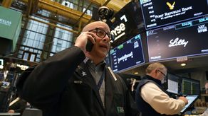 Bolsa de Nueva York cerró el jueves con ligera caída que la deja cerca del equilibrio